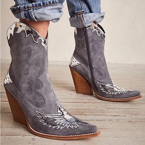 Jeffrey Campbell Women’s Western Heeled Lavender Suede Mini Booties